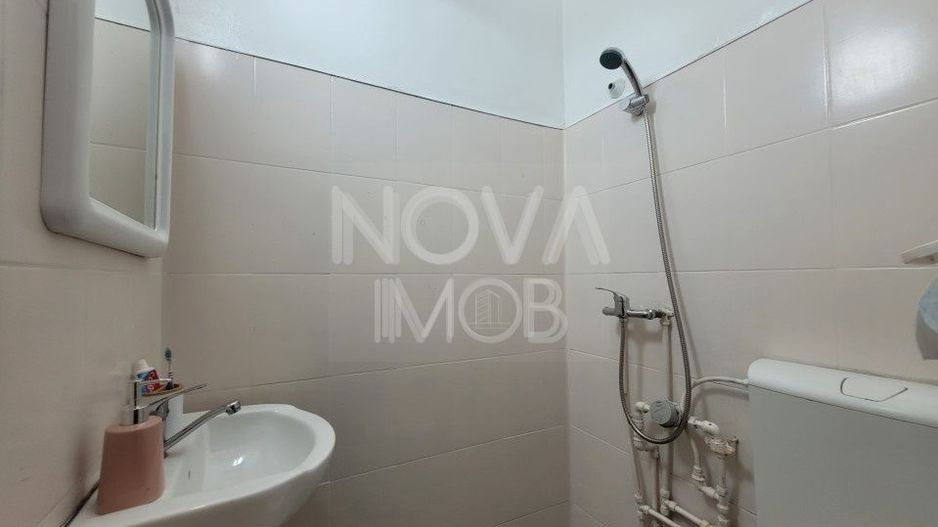 Garsoniera de inchiriat. Str. Vasile Aaron - Poză 4