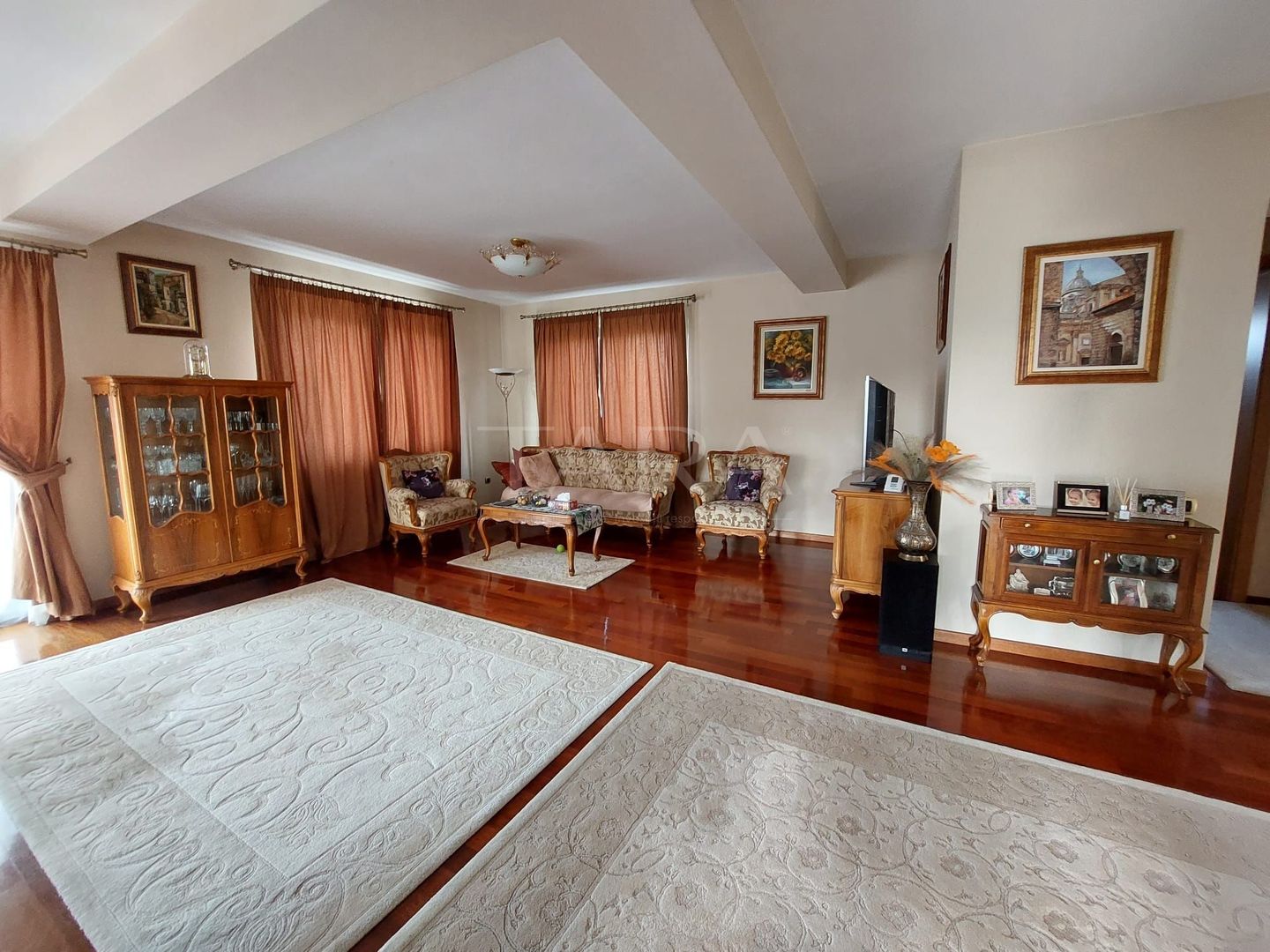 Casă cu 5 camere. de vânzare in Floresti, zona Parcului Poligon. - Poză 2