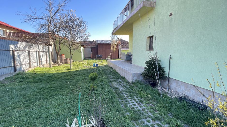 Casa spațioasă  P+1E,526 mp teren-strada liniștită. - Poză 19