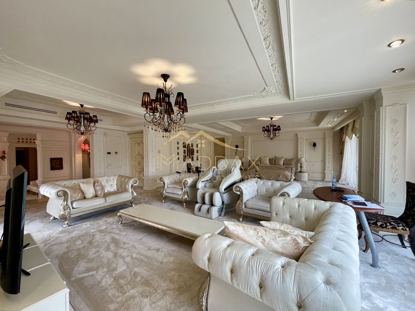 Impressive Villa *1500 SQM usable* 2613 SQM land / Open to the lake - Poză 28