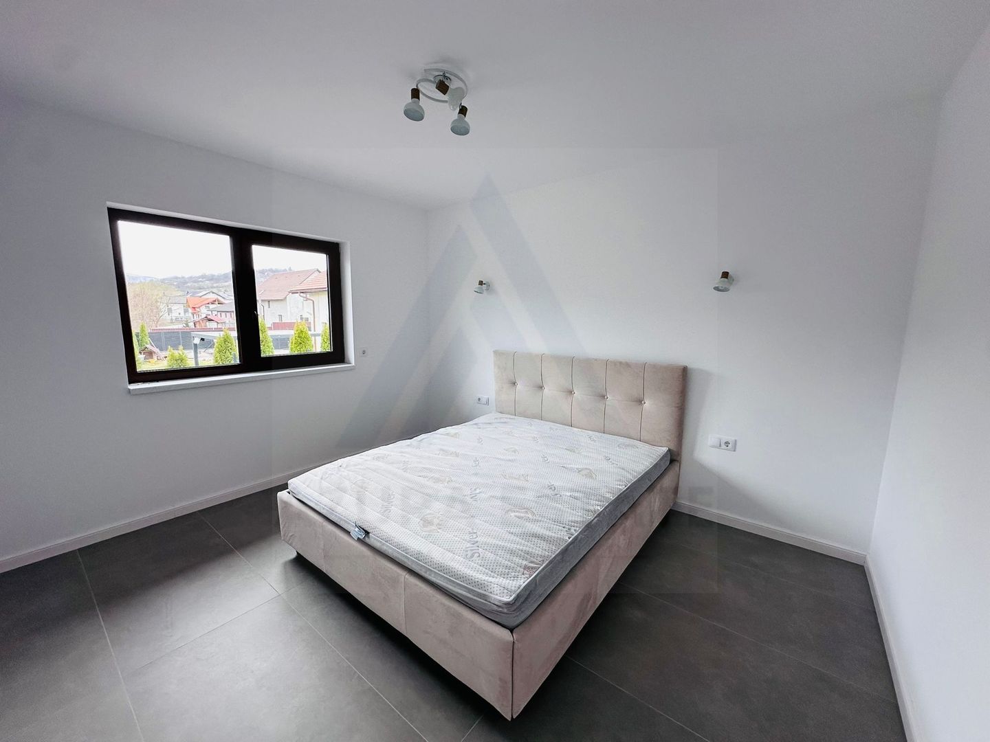 Casa premium 5 camere 120 mp utili curte 337 mp în Cisnadie - Poză 4