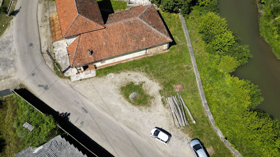 Oportunitate de investiție în orașul Sebiș - Poză 2