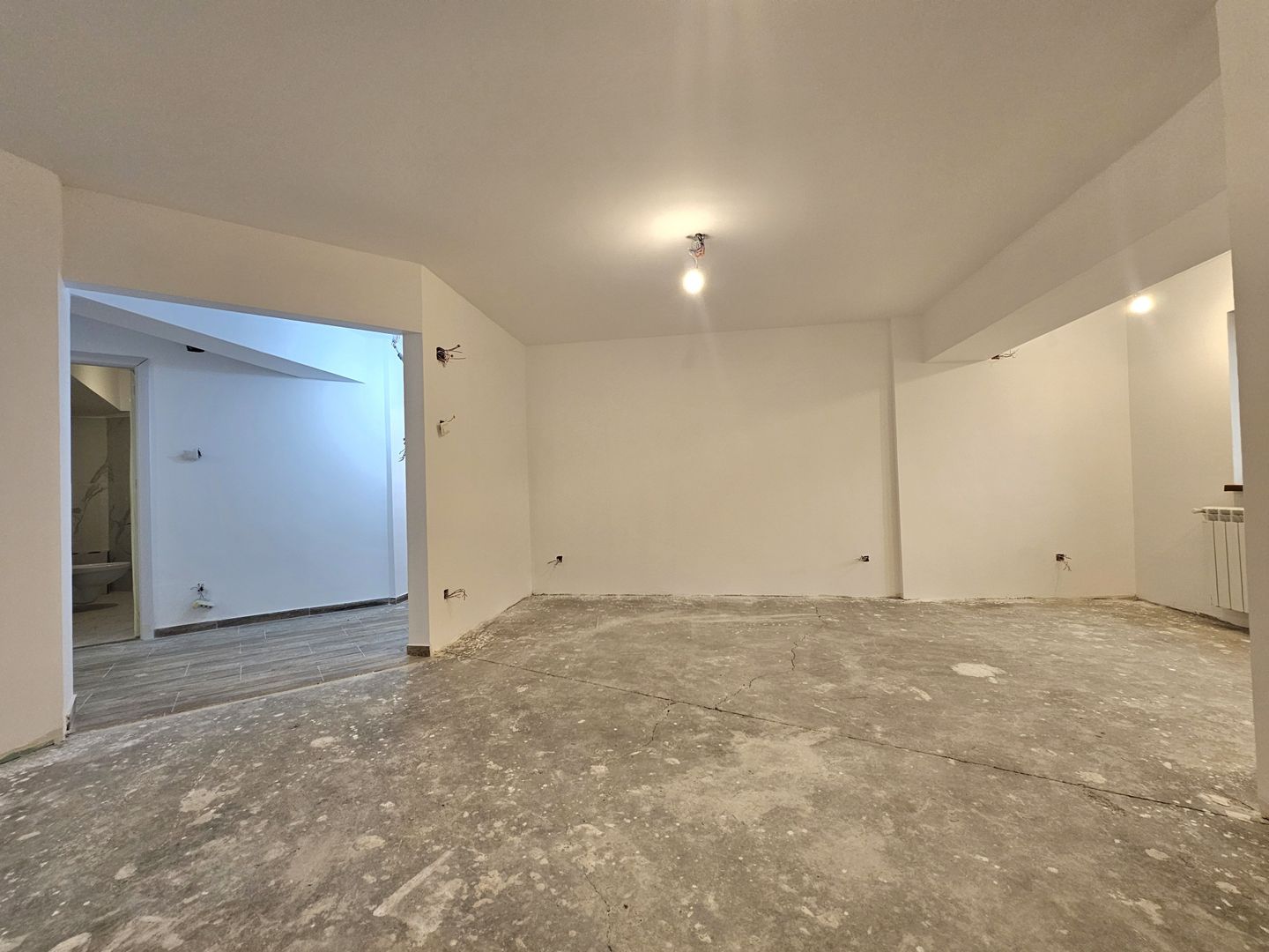 Apartament 3 camere de vânzare – Zona Boema, 98 mp Complet renovat - Poză 1
