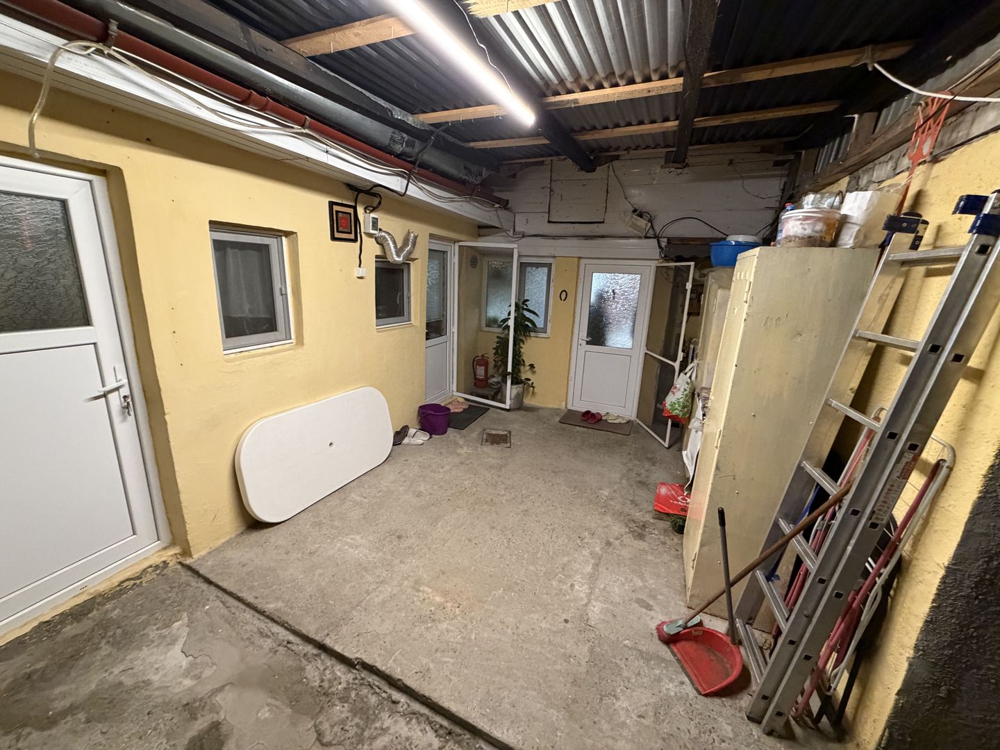 Casa cu 2 corpuri, acces auto, curte – Republica / Industriilor - Poză 6