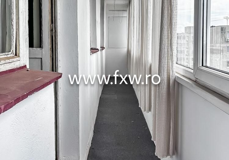 Apartament spațios de 3 camere, decomandat, langa metrou - Poză 1
