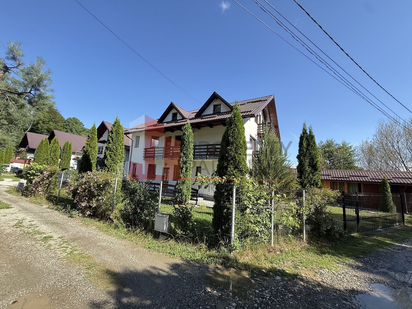Proprietate spațioasă în Predeluț – la doar 800 m de centrul stațiunii Bran - Poză 3