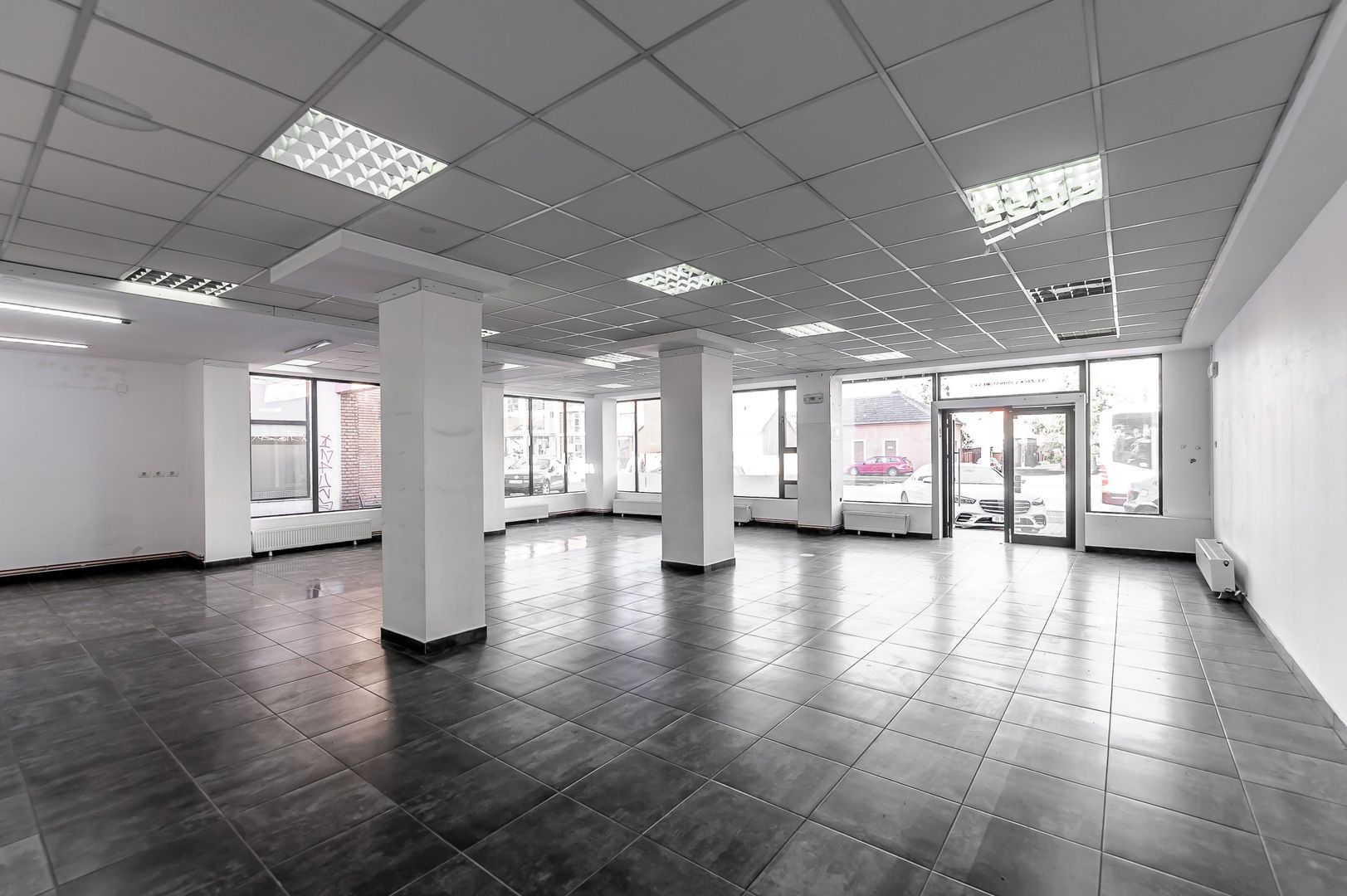 Spațiu comercial cu vitrină de 20 m, Micalaca Arad. - Poză 4