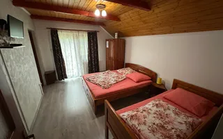 Vila cu 8 camere de vanzare, teren 1580mp, Zona Praid - Poză 11