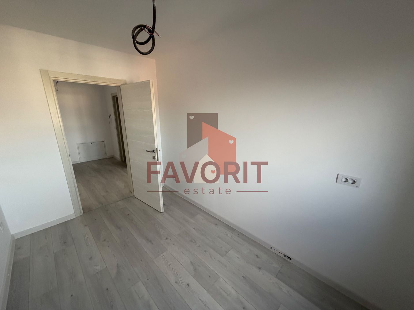 Decomandat. Disponibil imediat. Strada asfaltata - Poză 8