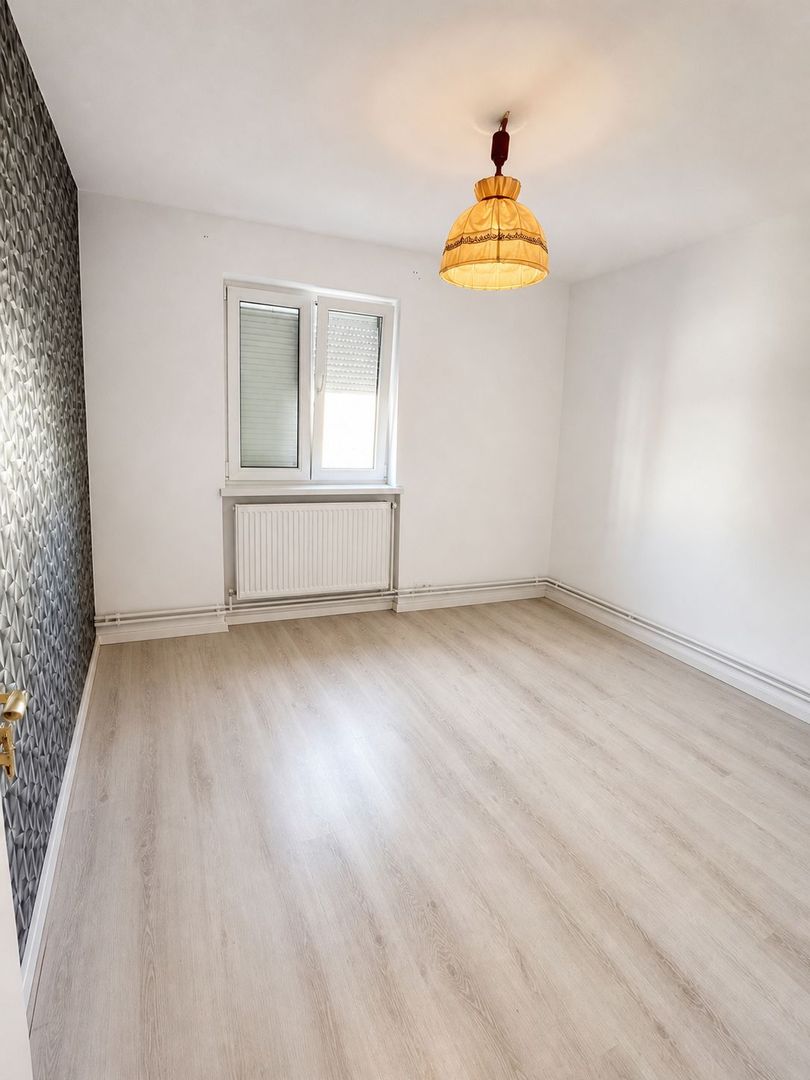 Apartament cu 3 camere renovat de vânzare in Sebeș - Poză 1