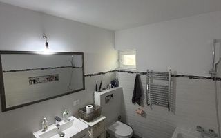 Casă modernă cu spațiu comercial de vânzare pe teren de 500 mp în Holboca - Poză 14