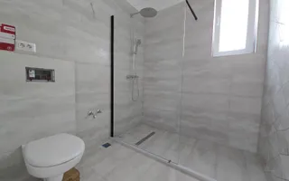 Casa 4 Camere | 200 M de Blv. | Curte amenajata - Poză 13