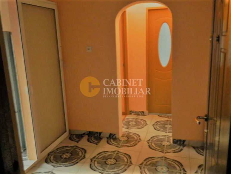 Apartament cu 2 camere decomandat zona Podul de Fier ideal pentru investitii - Poză 3