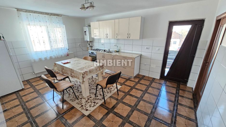 DE ÎNCHIRIAT - apartament cu 2 camere, la VILĂ, zona CASTANILOR; - Poză 5