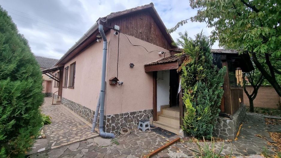 Casă cu 3 camere, anexă și teren de 901 mp – Pecica, zonă centrală - Poză 1