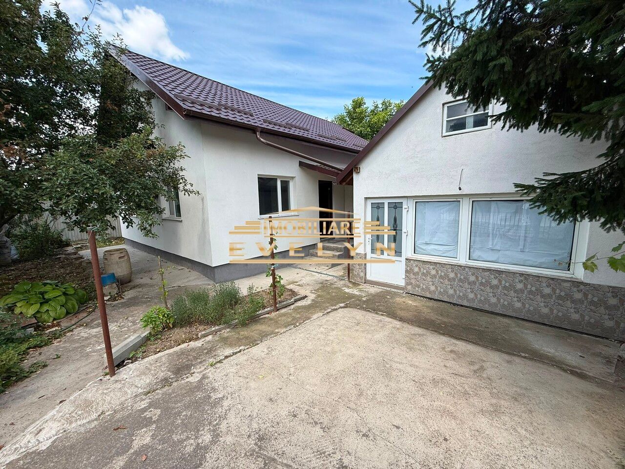 Casă parter de vânzare – Str. Săvenilor, Botoșani | 98.000 € negociabil - Poză 1