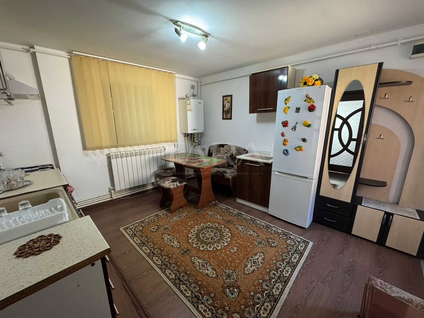 Apartament la casă, ultracentral – 2 camere și pivniță - Poză 3