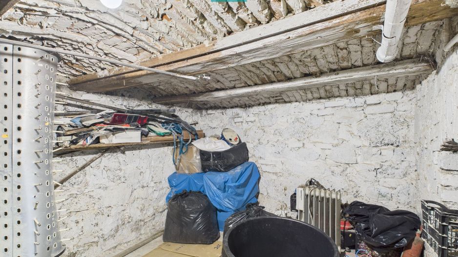 Două case, curte mare, lângă Castelul Huniazilor - Poză 37