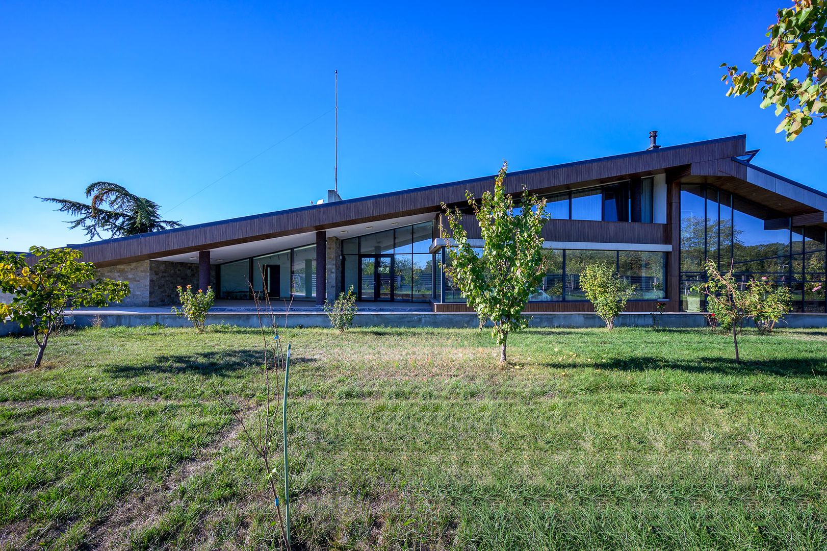 Vilă Futuristă: Eleganță & Inovație la limita pădurii, piscină, 4500mp - Poză 2