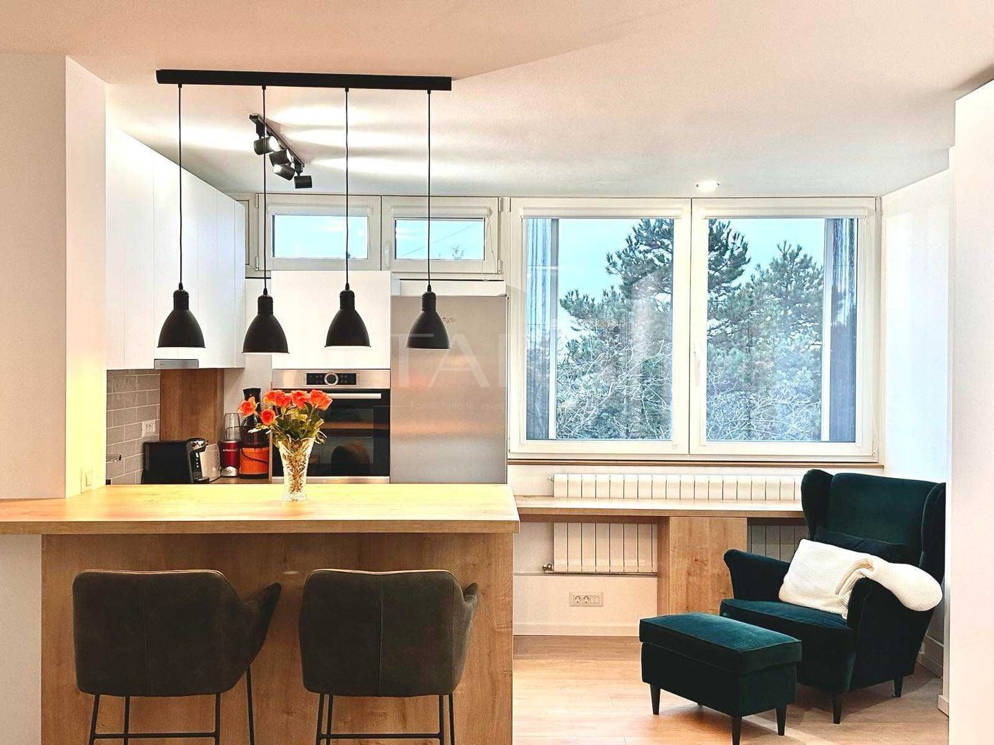 Apartament modern, cu saună, renovat complet, zona Iulius Mall. - Poză 1