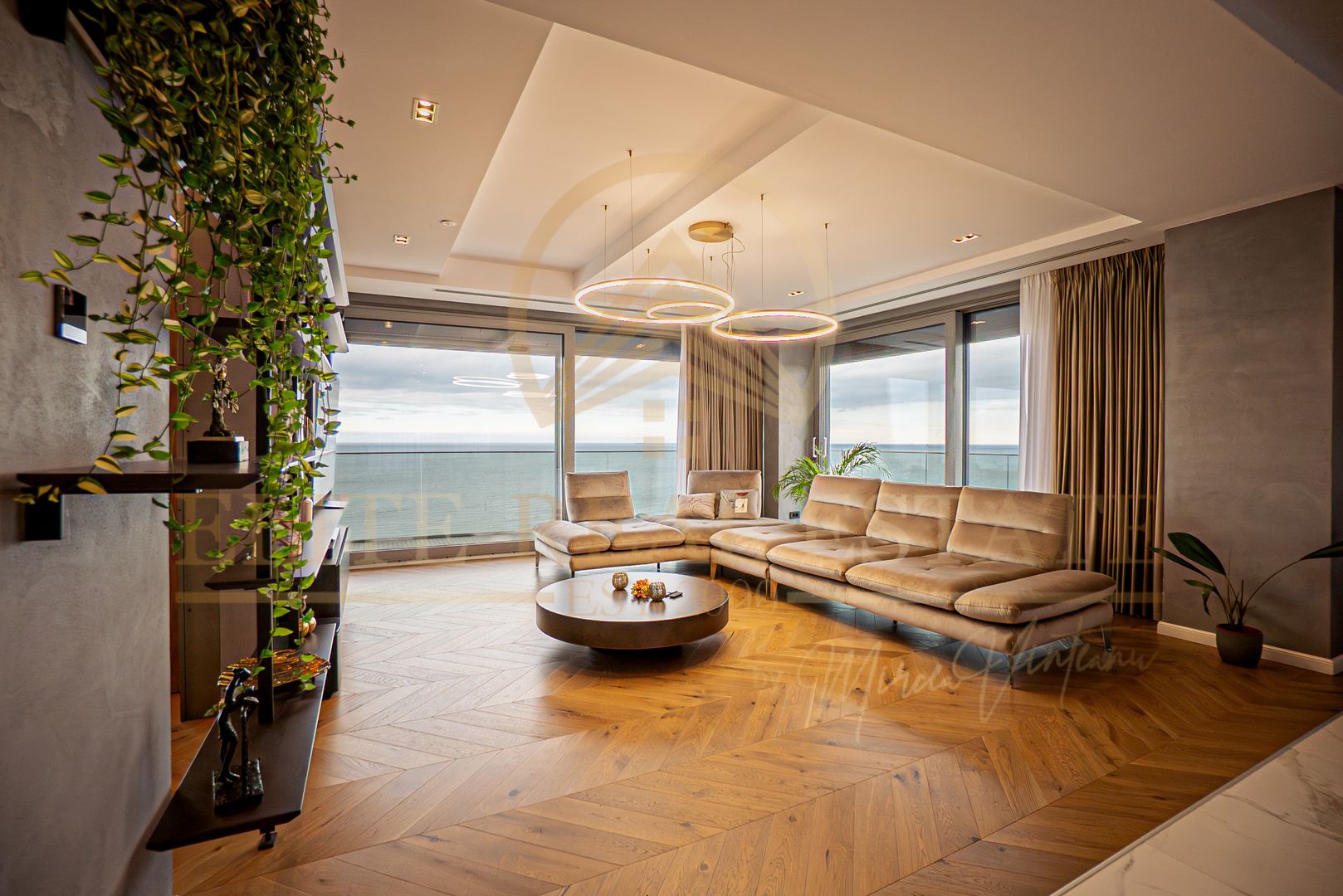 PENTHOUSE UNIC in mijlocul orasului Constanta - Poză 1