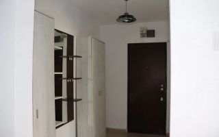 inchiriez apartament cu 3 camere - Poză 1