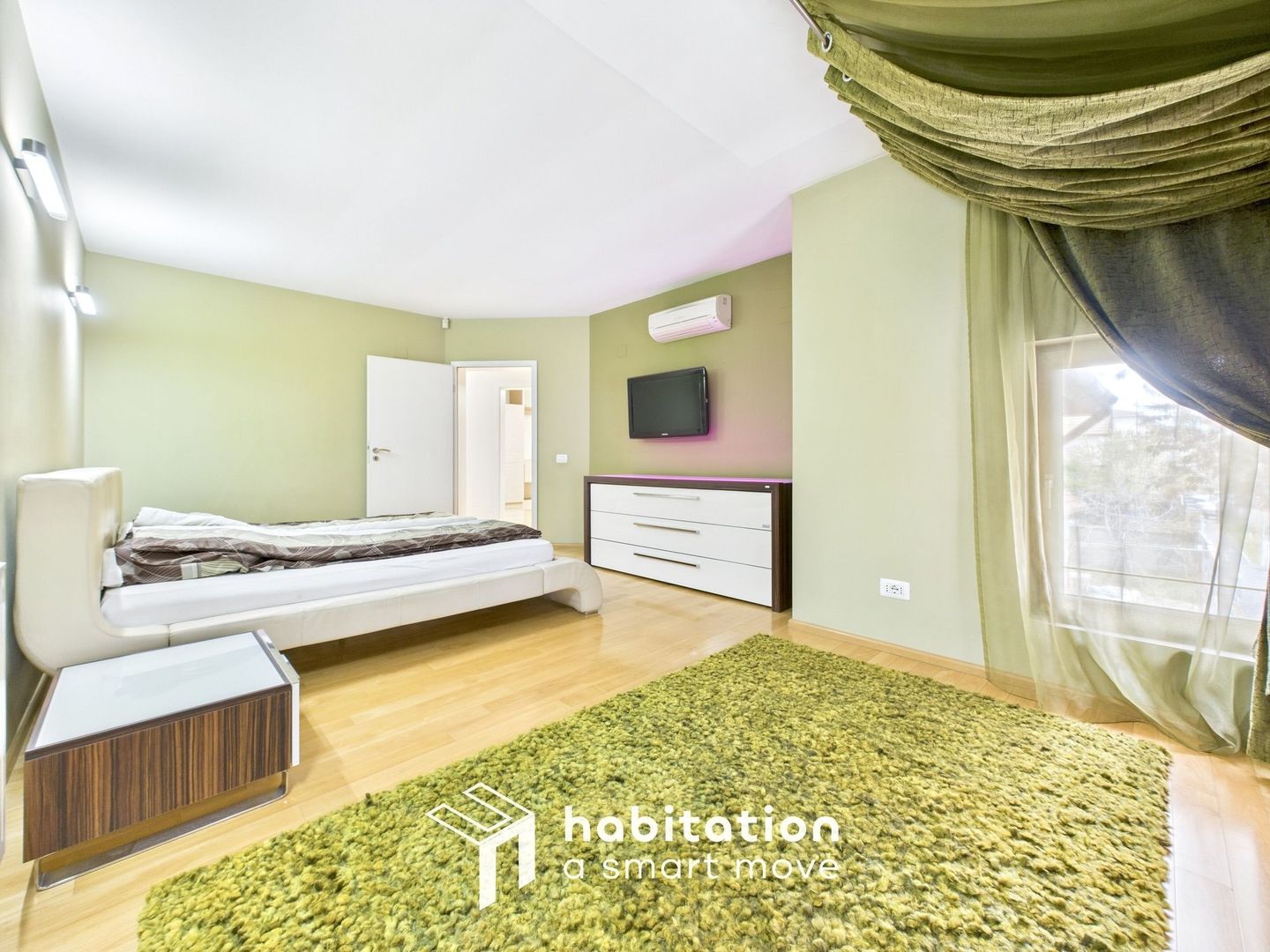 Descoperă eleganța unei case moderne– vizitează prin tur virtual - Poză 19