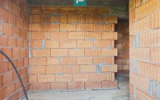 Casă la roșu cu  6 camere,  teren 500 mp în Aluniș - Poză 11