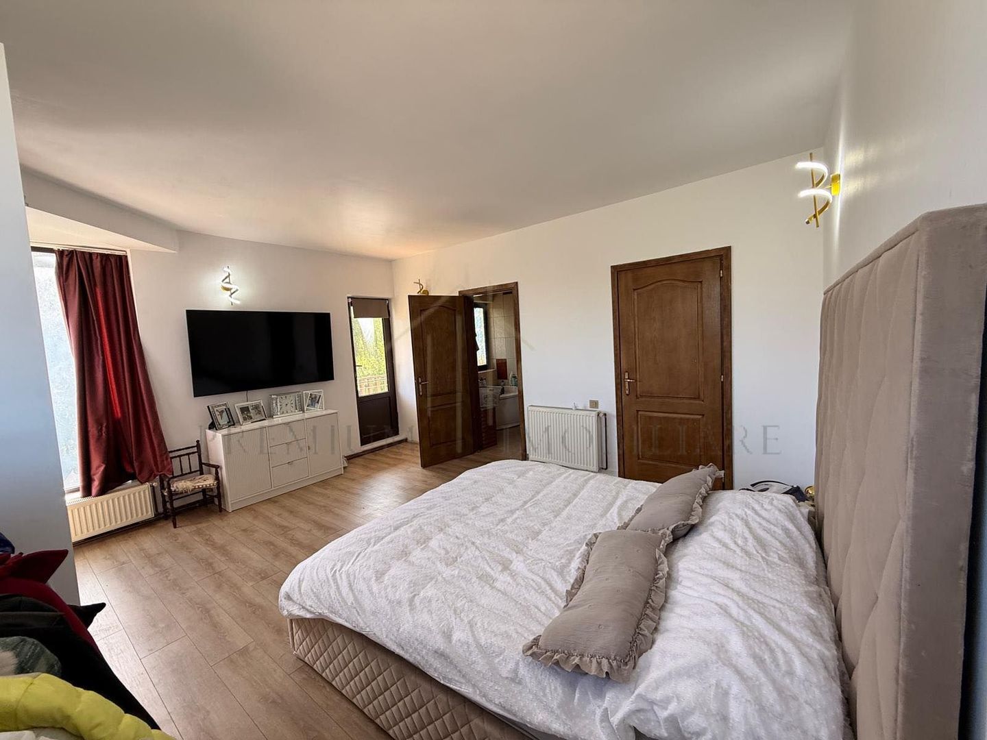 Casa de Vânzare la 4 km de Onești - Poză 4