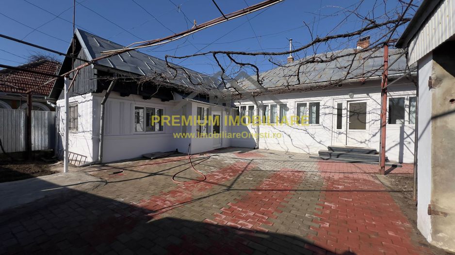 Casă de vânzare în Sat Catolic - Poză 1