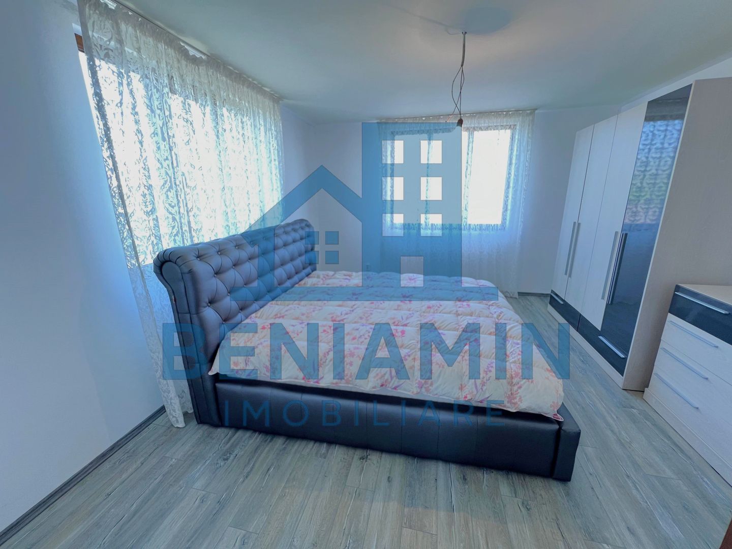 5 Dormitoare-2 bucatari-3 bai-Living-Toate utilitatile-Popoveni - Poză 2