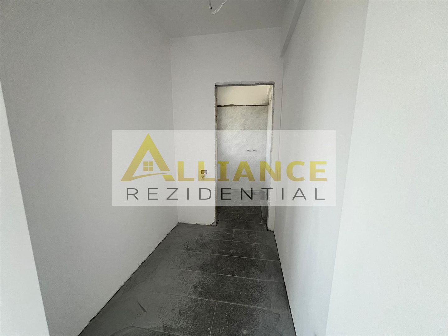 Vila Individuala - 5 camere-3 bai-Strada Miorita-500 M  de STV - Poză 17