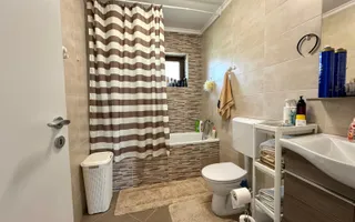 Casa de vanzare cu 14 Ari teren - Lapusel - Poză 13