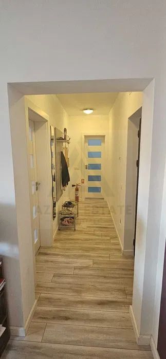 Apartament 45 mp utili etaj 1 baie cu geam partial mobilat pe Brana - Poză 5