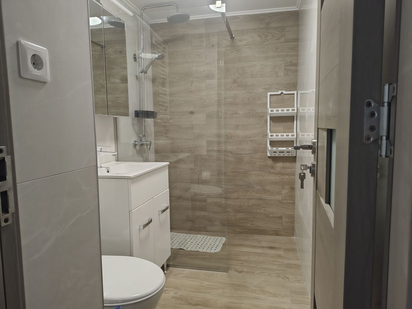 Apartament 3 camere Cantemir , 420 E/luna  negociabil, Comision 50% - Poză 9