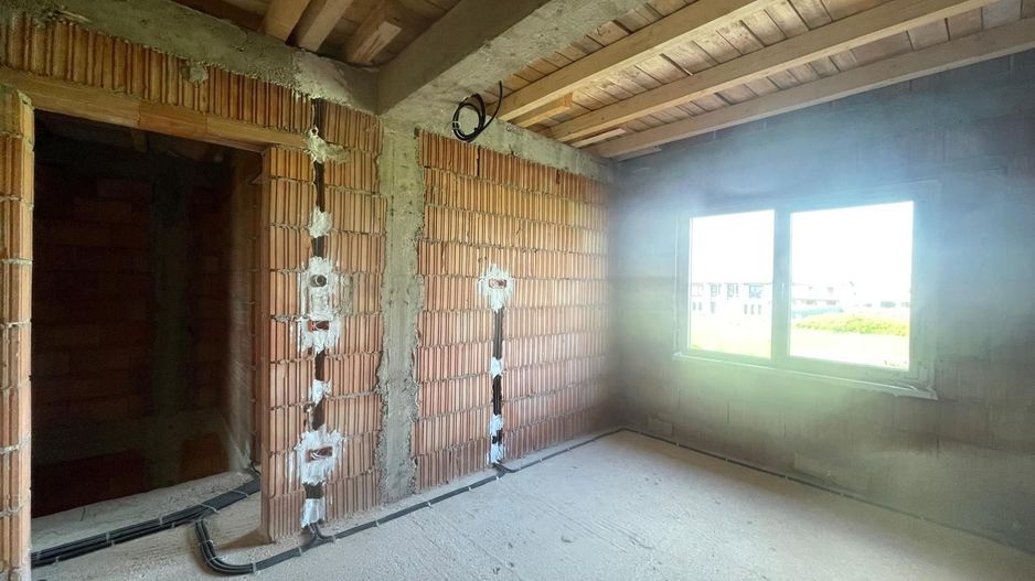 Duplex despartit prin camera tehnica, 3 dormitoare, Mosnita Noua - Poză 3