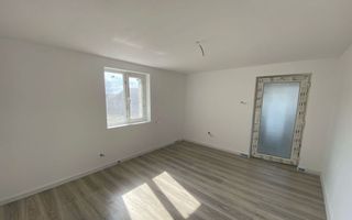 Casă renovată cu teren generos, la intrare în Ciurila. - Poză 4