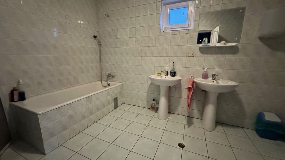 Cladire pretabila spațiu birouri/ clinica - Poză 42