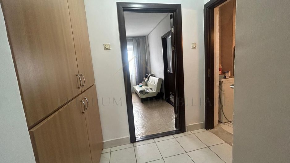 De vanzare Apartament 3 camere zona de jos - Poză 11