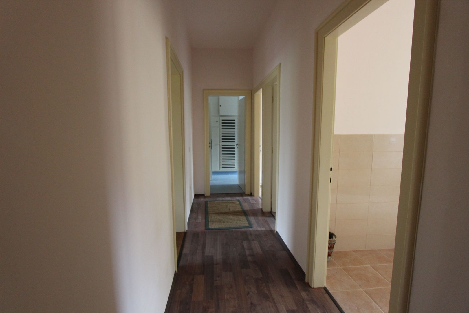Apartament spatios 3 camere,zona medicina cu garaj si boxa - Poză 12
