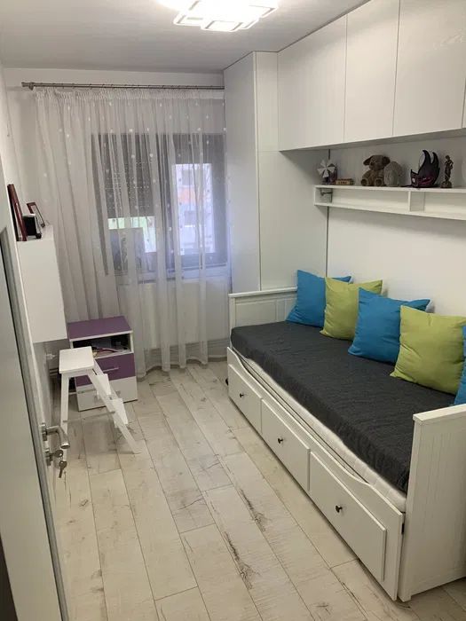 Apartament 3 camere Decomandat - Poză 5
