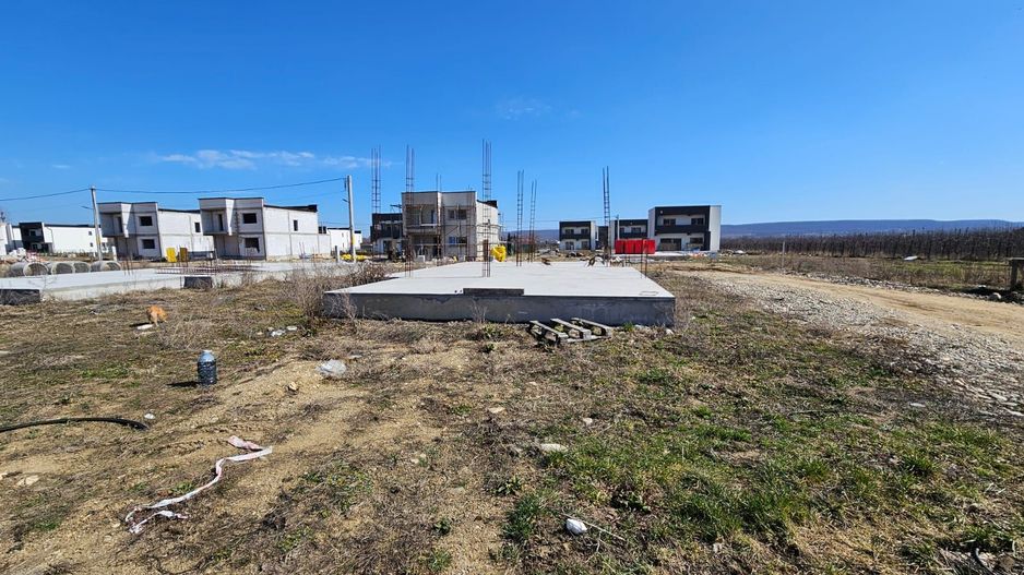 Vanzare teren cu temelie si AC, Micesti, 10 Km de Pitesti - Poză 6