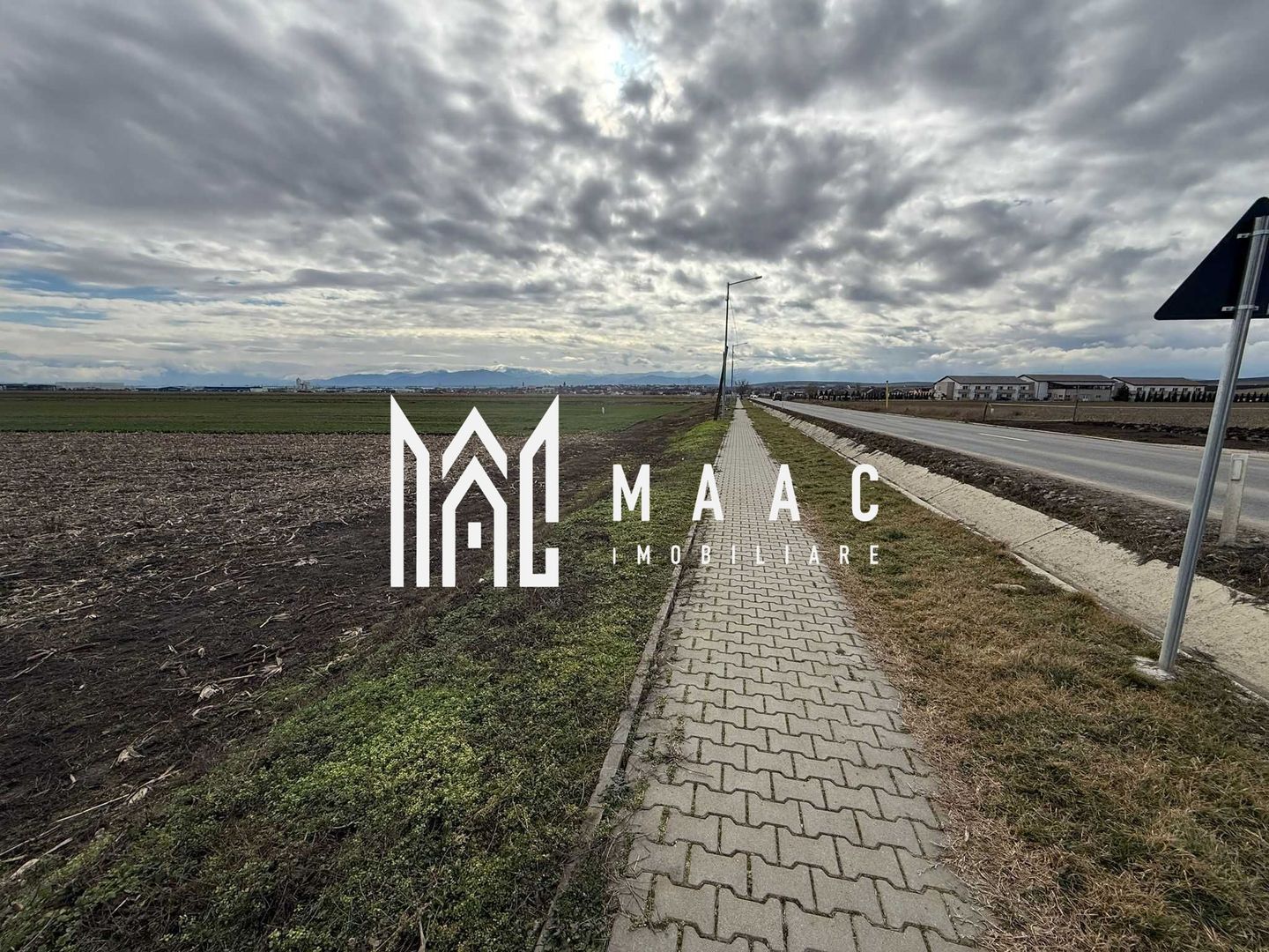 Teren intravilan | 9600 mp | Șură Mică | Utilități | Drum Asfaltat - Poză 3