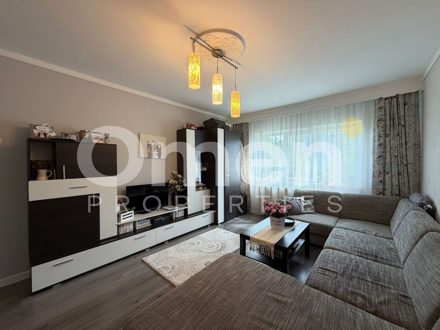 Apartament cu 3 camere decomandat, etaj intermediar,  zona Lidl Hotvon - Poză 1