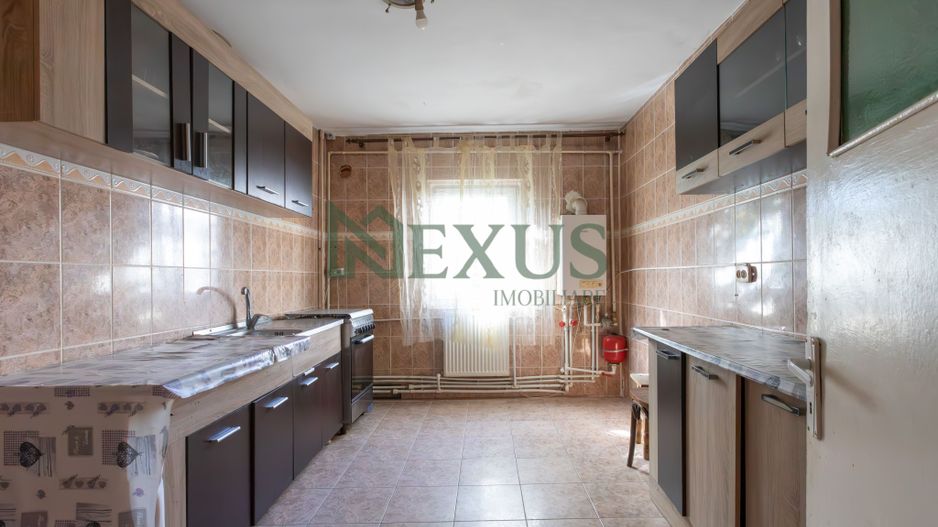 Apartament cu 4 camere, 90 mp, etaj 1 – Zona Nord, Bacău - Poză 11