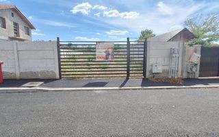 Teren intravilan imprejmuit cu gard de beton de vanzare - Poză 1