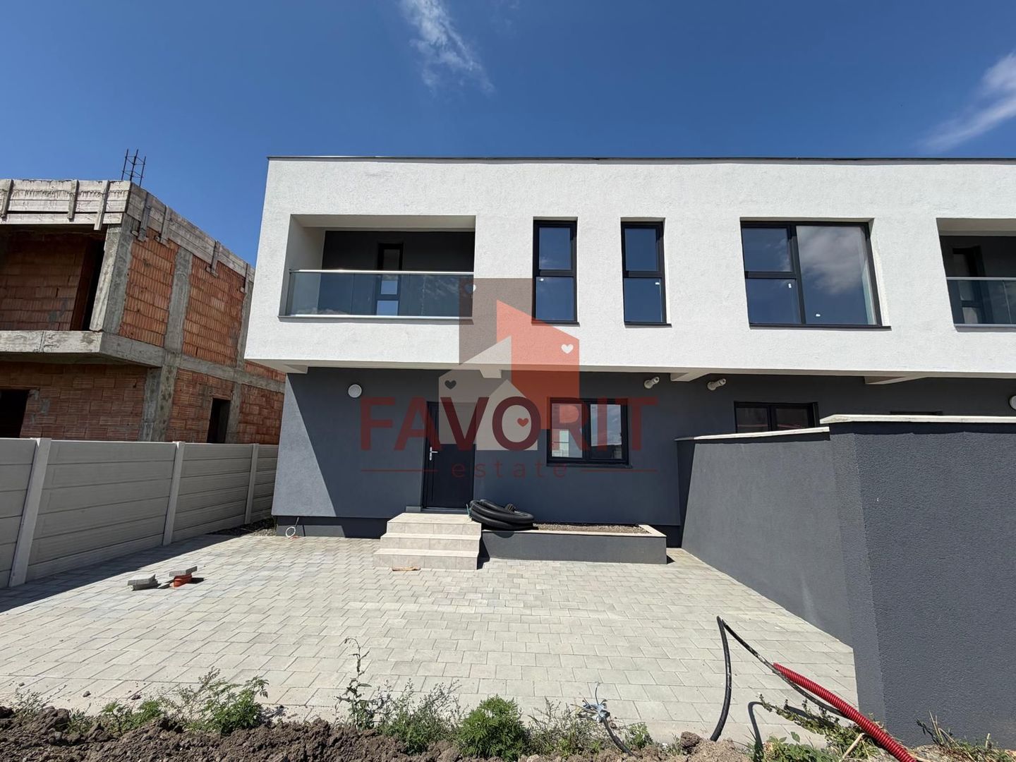 Duplex | COMISION 0 | Curte amenajata | Toate utilitatile | 3 Bai | - Poză 2
