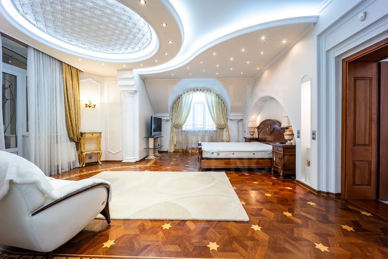 Se oferă spre chirie casă exclusivistă amplasată în Centul orașului - Poză 23