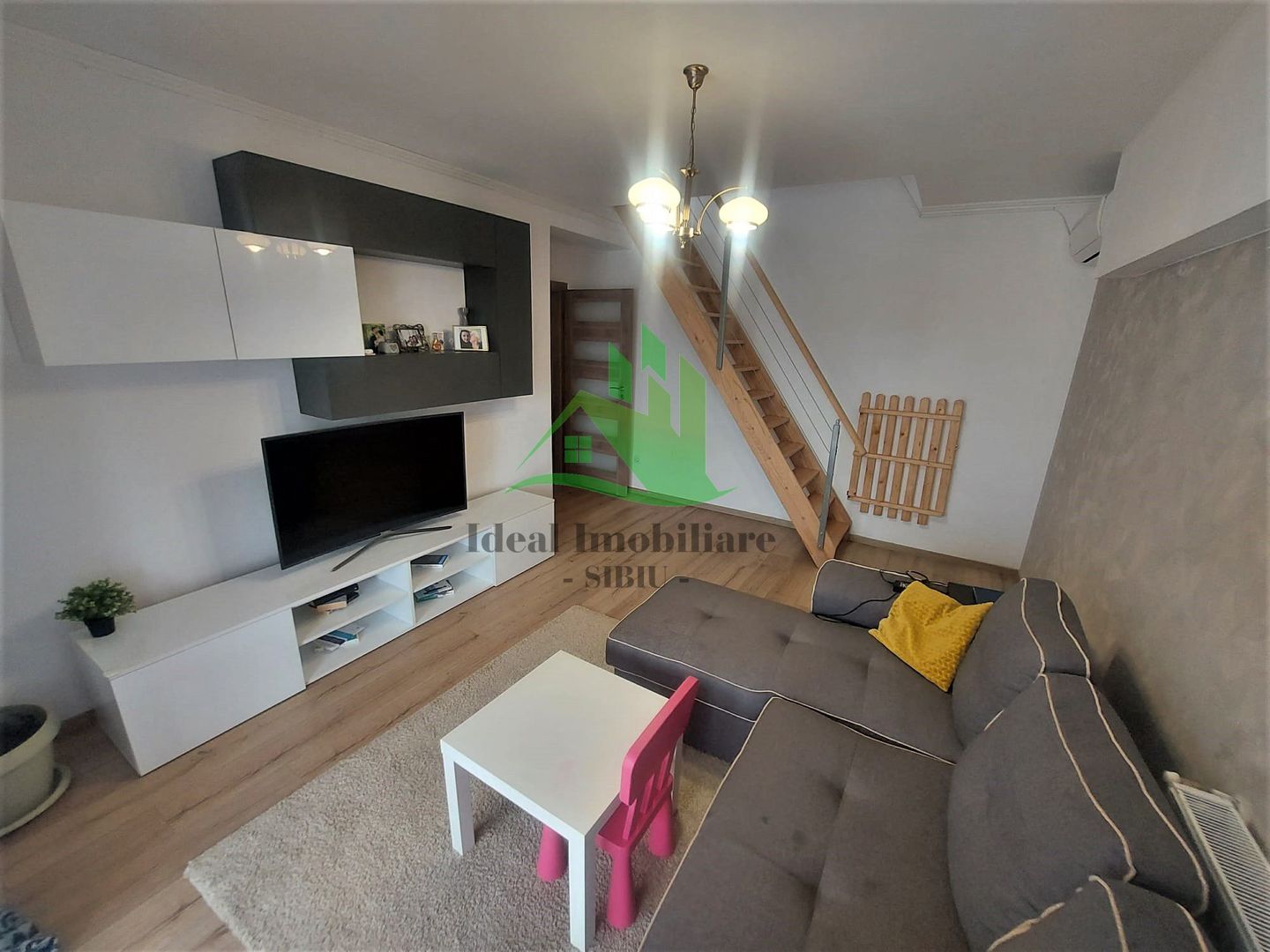 Apartament cu 4 camere in Selimbar, zona Pictor Brana - Poză 1