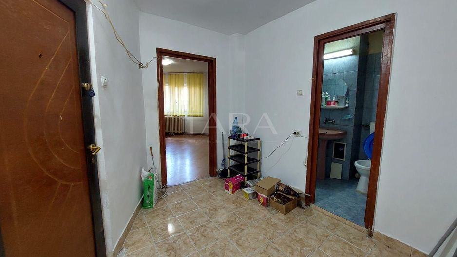 Apartament cu 3 camere - Necesită renovare completă, oportunitate pentru investitori! - Poză 4